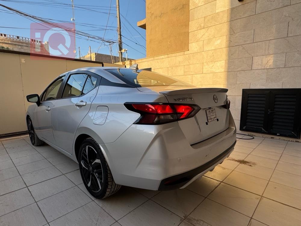 نيسان فيرسا